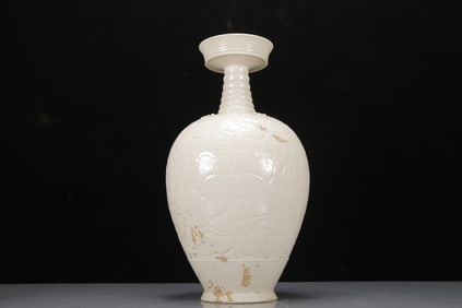 A Exquisite Ding yao Flower Pattern Vase