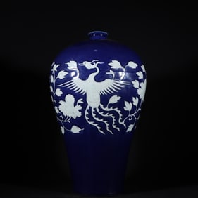 An Exquisite Ji Blue Glazed Phoenix Pattern Flower Pattern Vase