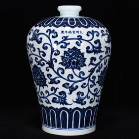 An Exquisite Blue and White Lotus Pattern Vase