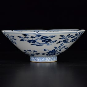An Exquisite Blue and White Flower and Fruit Pattern Bowl