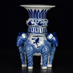 An Exquisite Blue and White Seawater Pattern Goat-Ears Vase