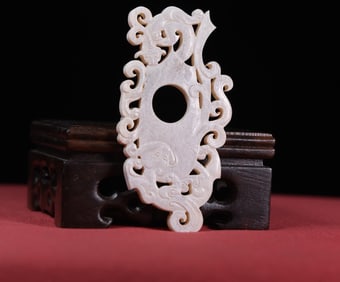An Exquisite White Jade Chi-Dragon Pattern Pendant