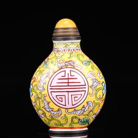 An Exquisite Painted Enamel Flower and Bats Pattern Snuff Bottle
