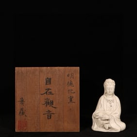 An Exquisite Blance-De-Chine Statue of Avalokitesvara