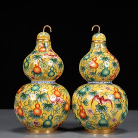 A Pair of Exquisite Painted Enamel Gourd and Bats Pattern Gourd-Shaped Vases
