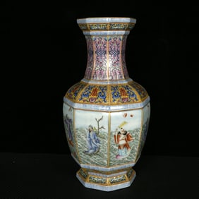 A Huge Enamel Painted Gold Shou-Character Seawater and Figure Pattern Vase