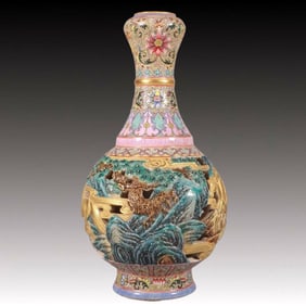 An Exquisite Enamel Carved Hollow Horse Pattern Vase