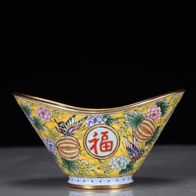 An Exquisite Painted Enamel Flower and Butterfly Pattern Cup