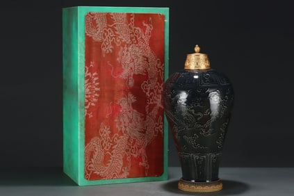 A Huge Green Glazed Auspicious Cloud and Dragon Pattern Vase,With Gilt Cover