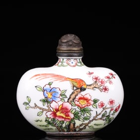An Exquisite Painted Enamel Flower and Bird Pattern Snuff Bottle
