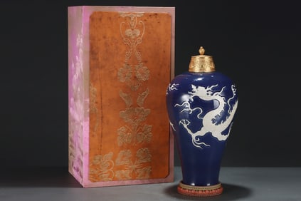 A Huge Ji Blue Glazed Auspicious Cloud and Dragon Pattern Vase,With Gilt Cover
