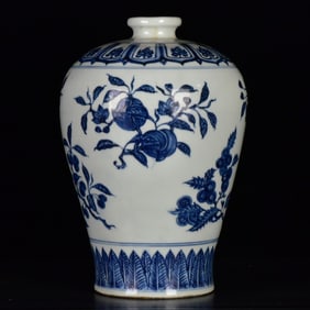 An Exquisite Blue and White Fruit Pattern Vase