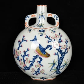An Exquisite Doucai Flower and Bird Pattern Double-Ears Vase