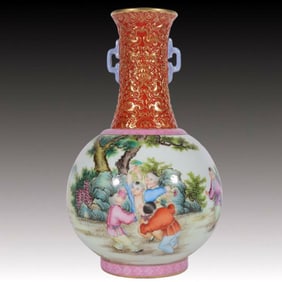 An Exquisite Enamel Painted Gold Figure Pattern Double-Ears Vase