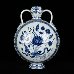 An Exquisite Blue and White Lotus Pattern Double-Ears Vase