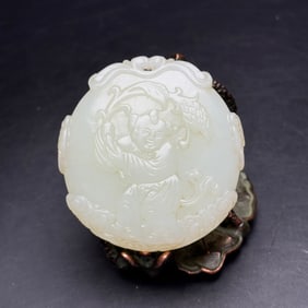 An Exquisite White Jade Figure Pattern Pendant