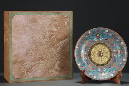 An Exquisite Enamel Gilt Flower Pattern Plate