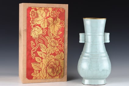 A Rare Guan yao Cover with Gold Double-Ears Vase,with an Imperial Poem by Emperor Qianlong