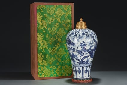 A Huge Blue and White Character and Story Pattern Vase,With Gilt Cover
