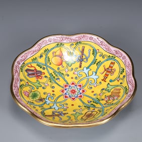 An Exquisite Painted Enamel Eight Treasures Pattern Plate