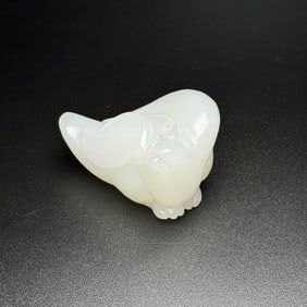 An Exquisite White Jade Bird Hand Piece