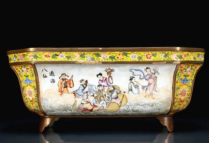 An Exquisite Bronze Overgild Painted Enamel Flower and Bird Pattern Character and Story Pattern