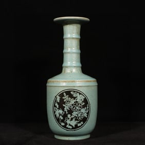 An Exquisite Ru yao Painted Gold Flower and Fish Pattern Vase,With Poem