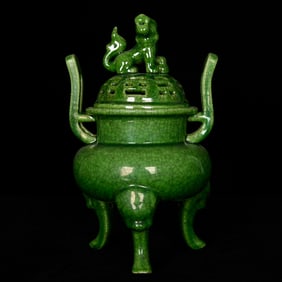 An Exquisite Green Glazed Double-Ears and Tripod Censer,With Beast Cover