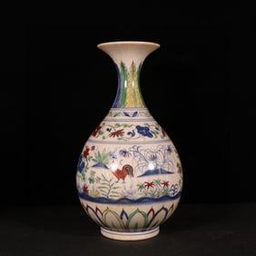 An Exquisite Doucai Flower and Rooster Pattern Vase