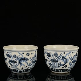 A Pair of Exquisite Blue and White Fish and Algae Pattern Libation Cups