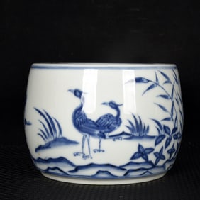 An Exquisite Blue and White Flower and Bird Pattern Cover Jar