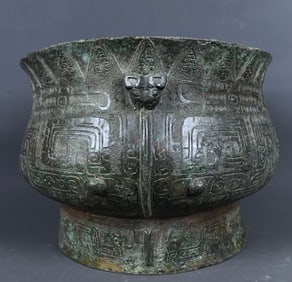 An Archaic Bronze Beast-Face Pattern Beast-Ears Food Vessel,With Inscription