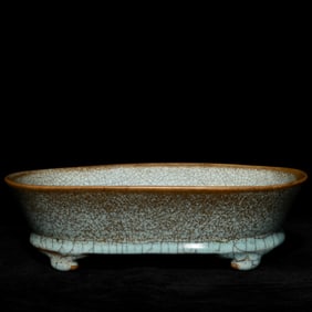 An Exquisite Ru yao Four Legs Basin