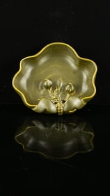 An Exquisite Teadust Glazed Bats and Peach Pattern Brush Washer