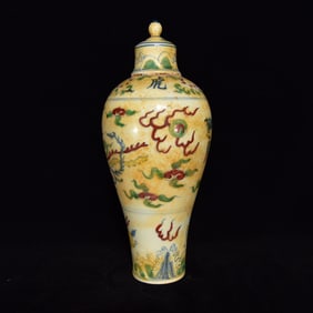 An Exquisite Doucai Phoenix Pattern Vase