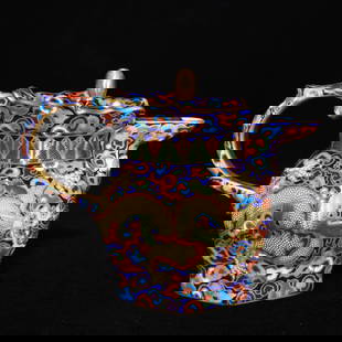 An Exquisite Enamel Dragon Pattern Pot: An Exquisite Enamel Dragon Pattern Pot,Qing Dynasty,China,Qianlong Four-Character Mark,Size:4.1in×5.5in 