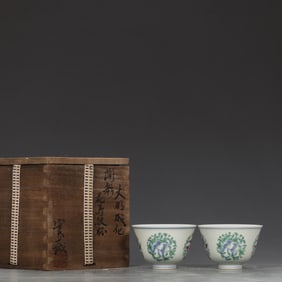A Pair of Exquisite Doucai Flower and Bird Pattern Cups