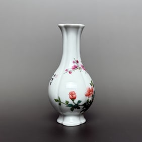An Exquisite Enamel Flower and Bird Pattern Vase,With Poem