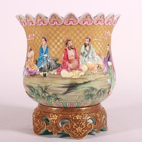 An Exquisite Enamel Figure Pattern Flowerpot