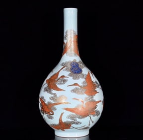 An Exquisite Enamel Iron-Red Painted Gold Auspicious Cloud and Crane Pattern Vase