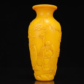 An Exquisite Glass Figure Pattern Vase