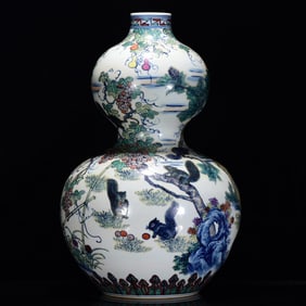 A Huge Doucai Squirrel and Grapes Pattern Gourd-Shaped Vase