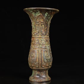 An Archaic Bronze Phoenix Vase