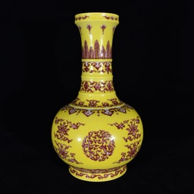 An Exquisite Yellow Ground Flower Pattern Vase