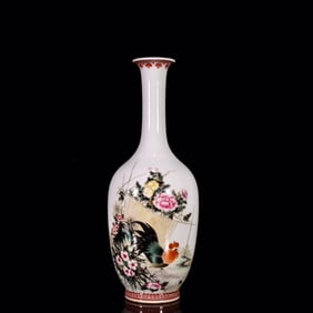 An Exquisite Famille-Rose Peony and Rooster Pattern Vase