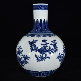 An Exquisite Blue and White Flower and Fruit Pattern Vase