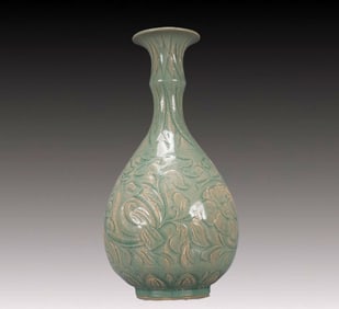 An Exquisite Yaozhou yao Flower Pattern Vase