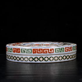 An Exquisite Wucai Auspicious Cloud and Dragon Pattern Box