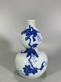 An Exquisite Blue and White Squirrel and Grapes Pattern Gourd-Shaped Vase