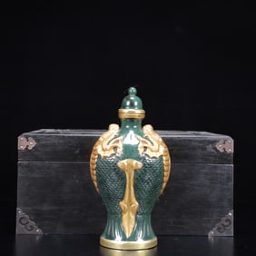 An Exquisite Jasper Cover with Gold Fish Pattern Beast-Ears Bottle